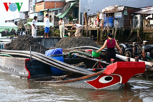 Cai Be floating market fascinates Mekong Delta visitors  - ảnh 7